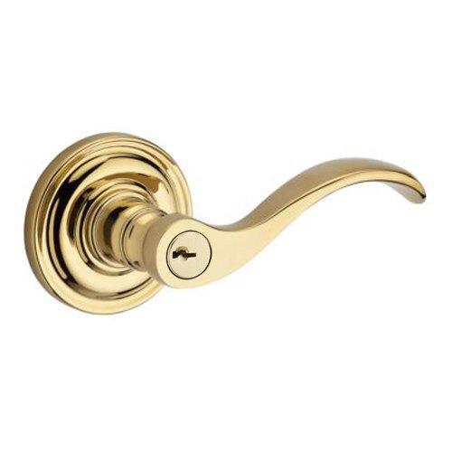 Keyed Entry Door Lever with Traditional Round Rose in Polished Brass