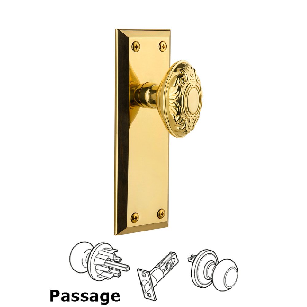 Grandeur Fifth Avenue Plate Passage with Grande Victorian Knob in Polished Brass