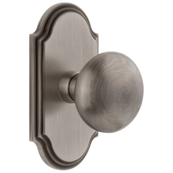 Grandeur Arc Plate Privacy with Fifth Avenue Knob in Antique Pewter