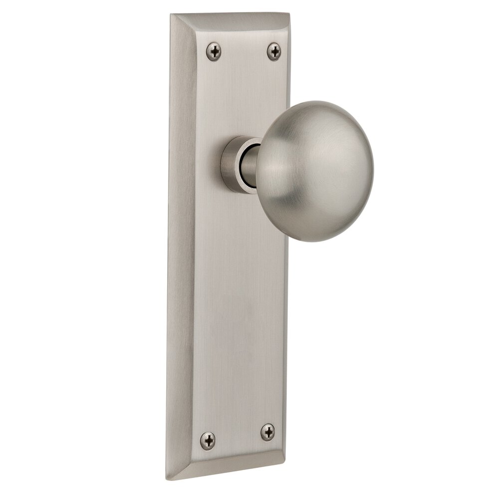 Privacy New York Plate with New York Door Knob in Satin Nickel