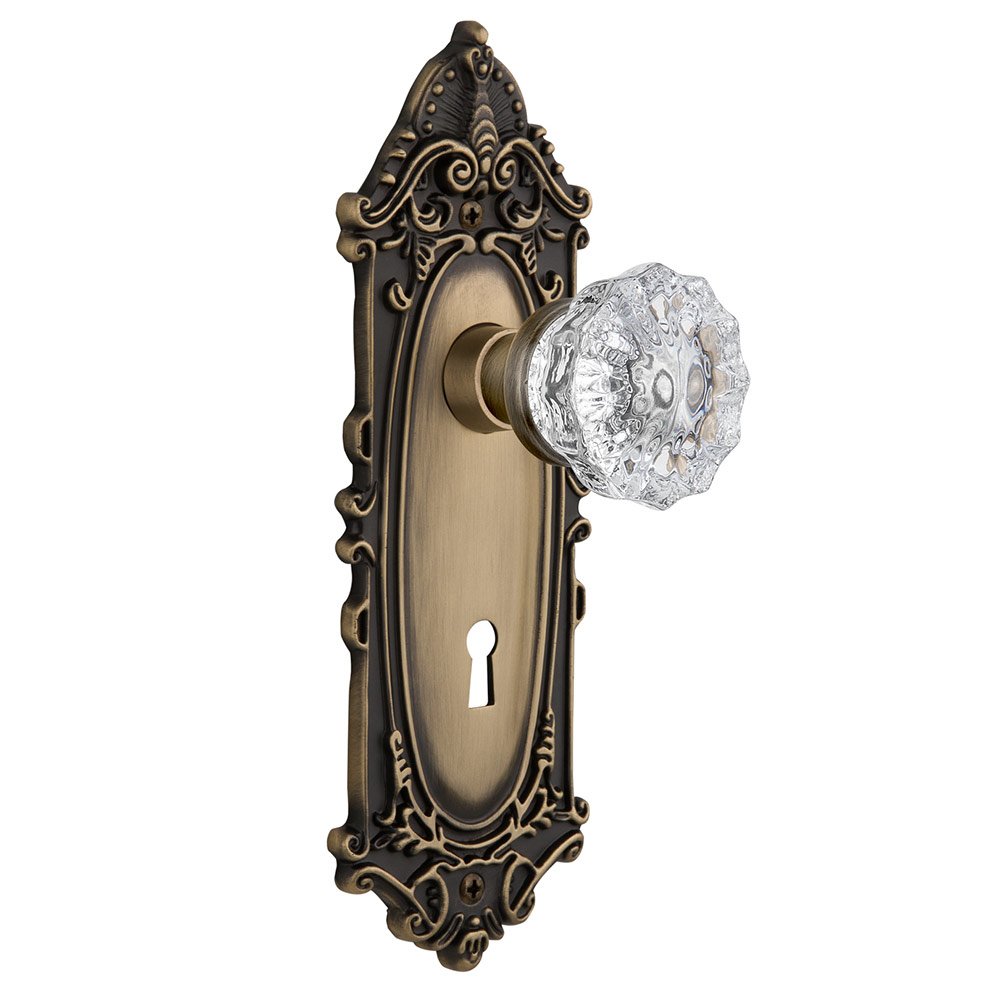 Passage Victorian Plate with Keyhole and Crystal Glass Door Knob in Antique Brass