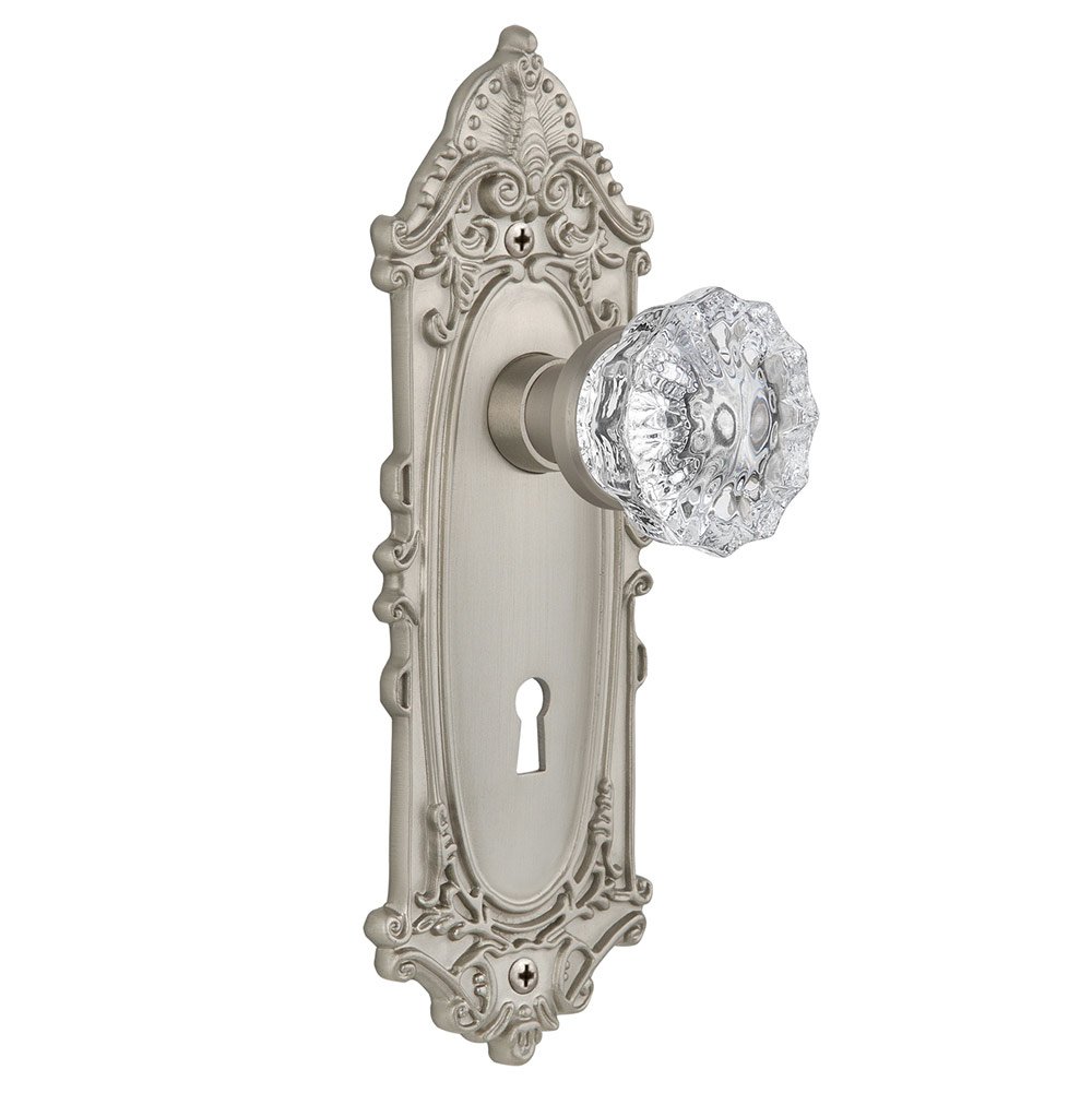 Passage Victorian Plate with Keyhole and Crystal Glass Door Knob in Satin Nickel