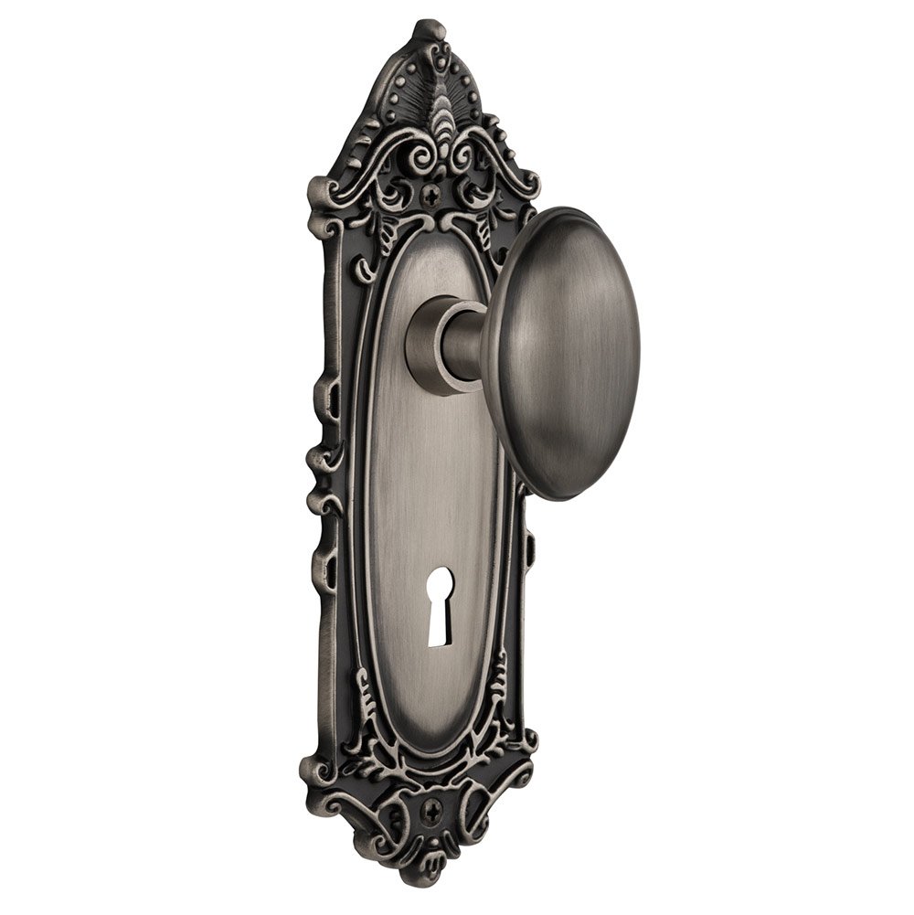 Passage Victorian Plate with Keyhole and Homestead Door Knob in Antique Pewter