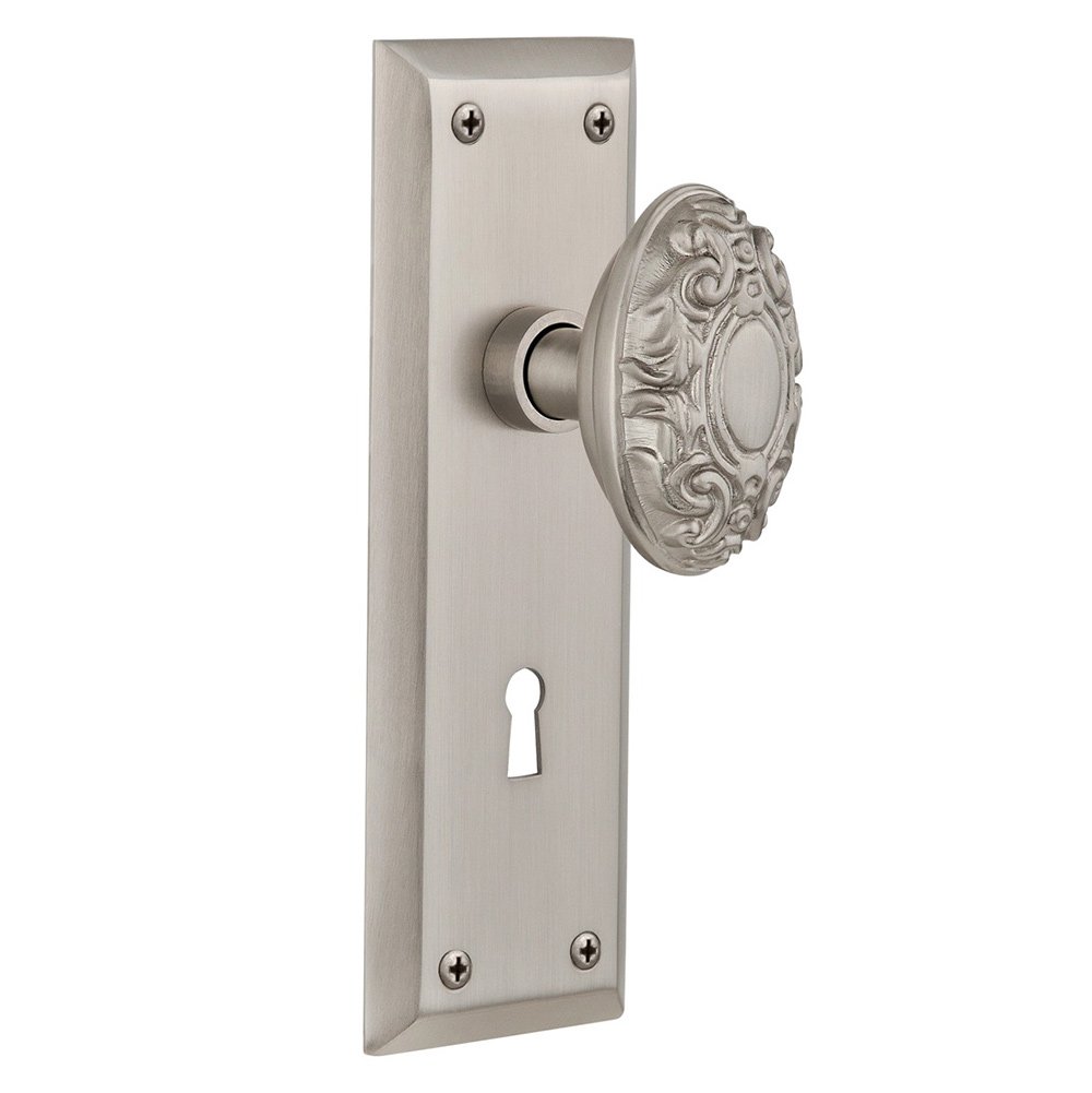Passage New York Plate with Keyhole and Victorian Door Knob in Satin Nickel