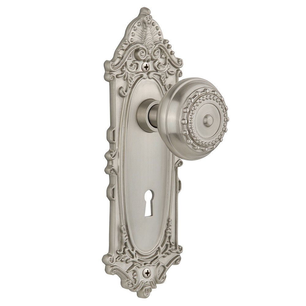 Passage Victorian Plate with Keyhole and Meadows Door Knob in Satin Nickel