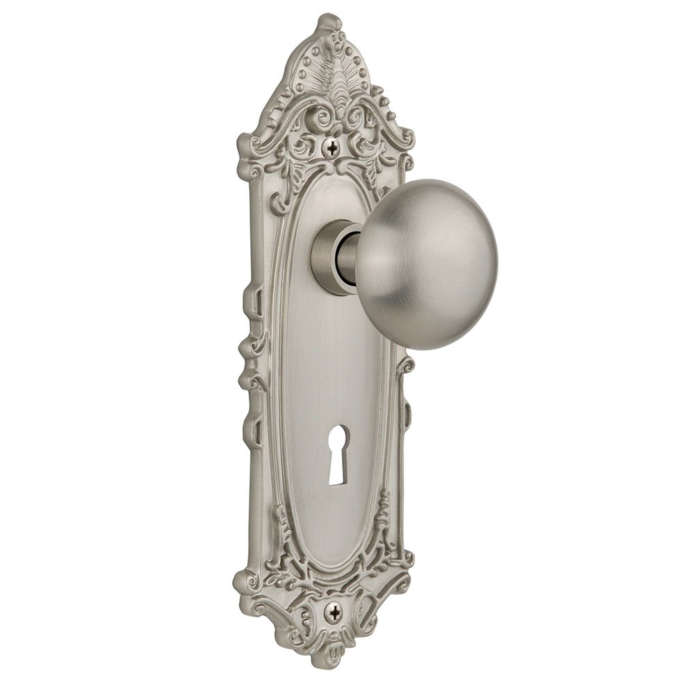 Privacy Victorian Plate with Keyhole and New York Door Knob in Satin Nickel